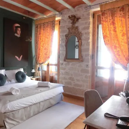 Les Monges Palace Boutique فندق لقنت